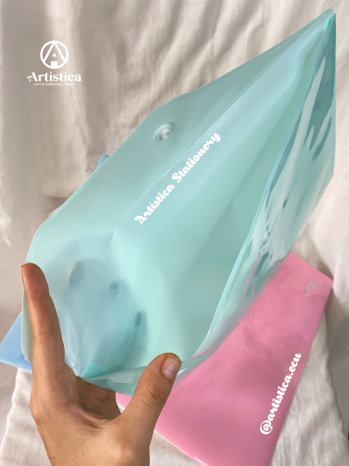 Carpeta sobre tono pastel