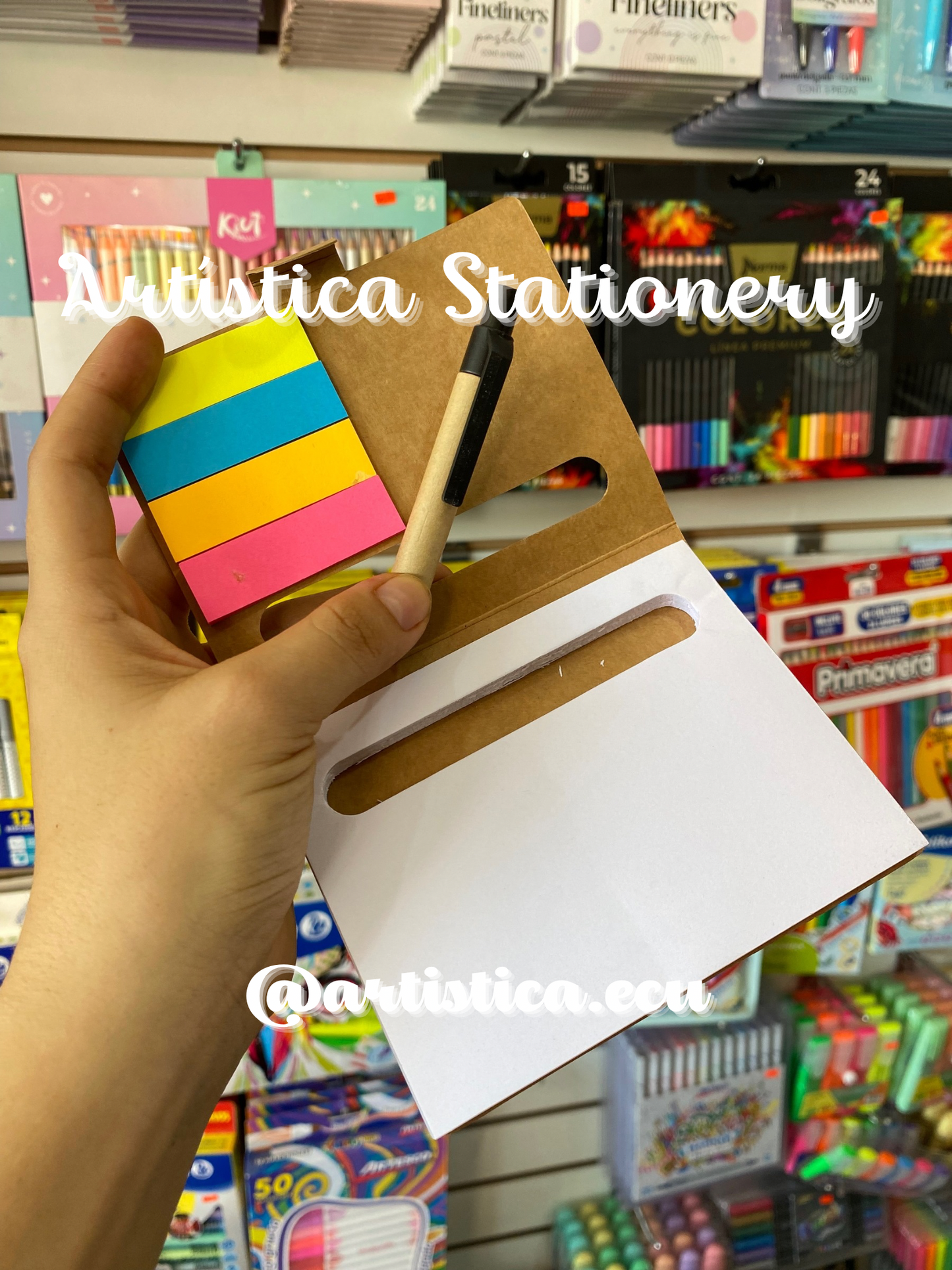 Block de notitas y libreta con boligrafo