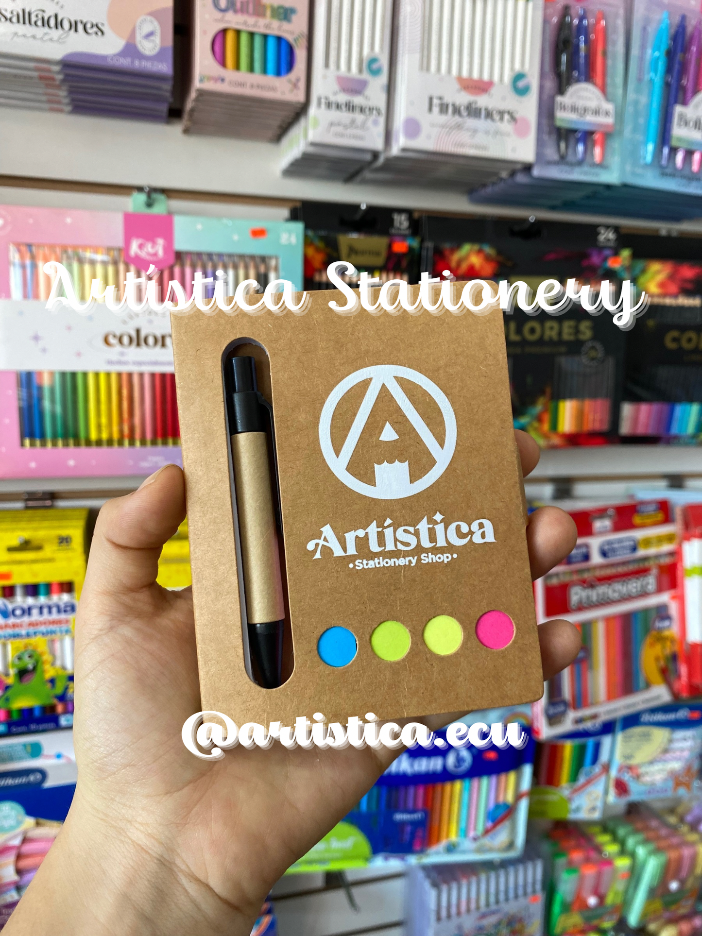 Block de notitas y libreta con boligrafo