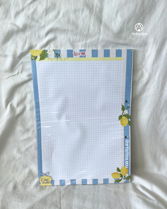 Hojas a cuadros con bordes decorados Love