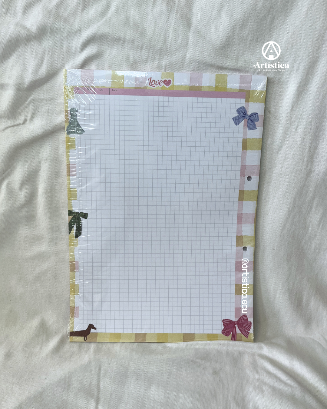 Hojas a cuadros con bordes decorados Love